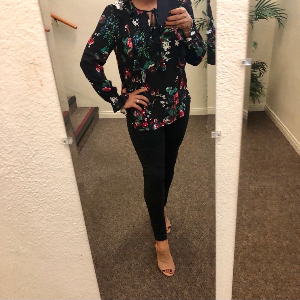 Black long sleeve yolk-tie floral tunic, sz M - Picture 2 of 8